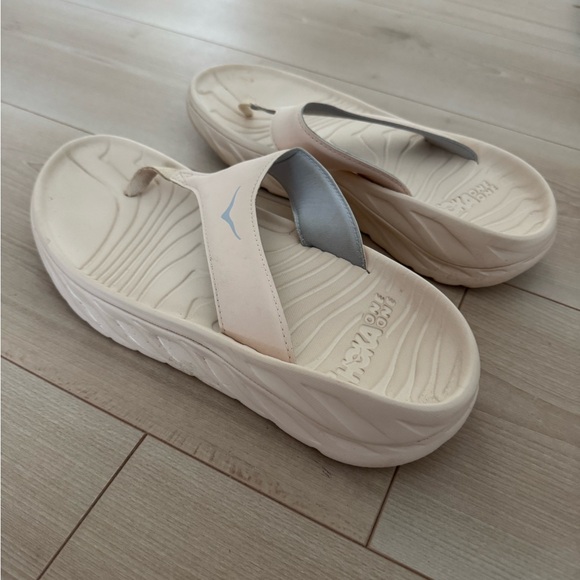 Hoka Ora recovery flip - Cream Flip Flop Sandals - Picture 2 of 4